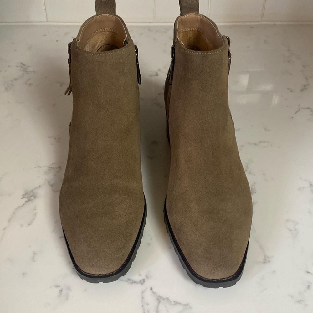 Blonde waterproof taupe boots